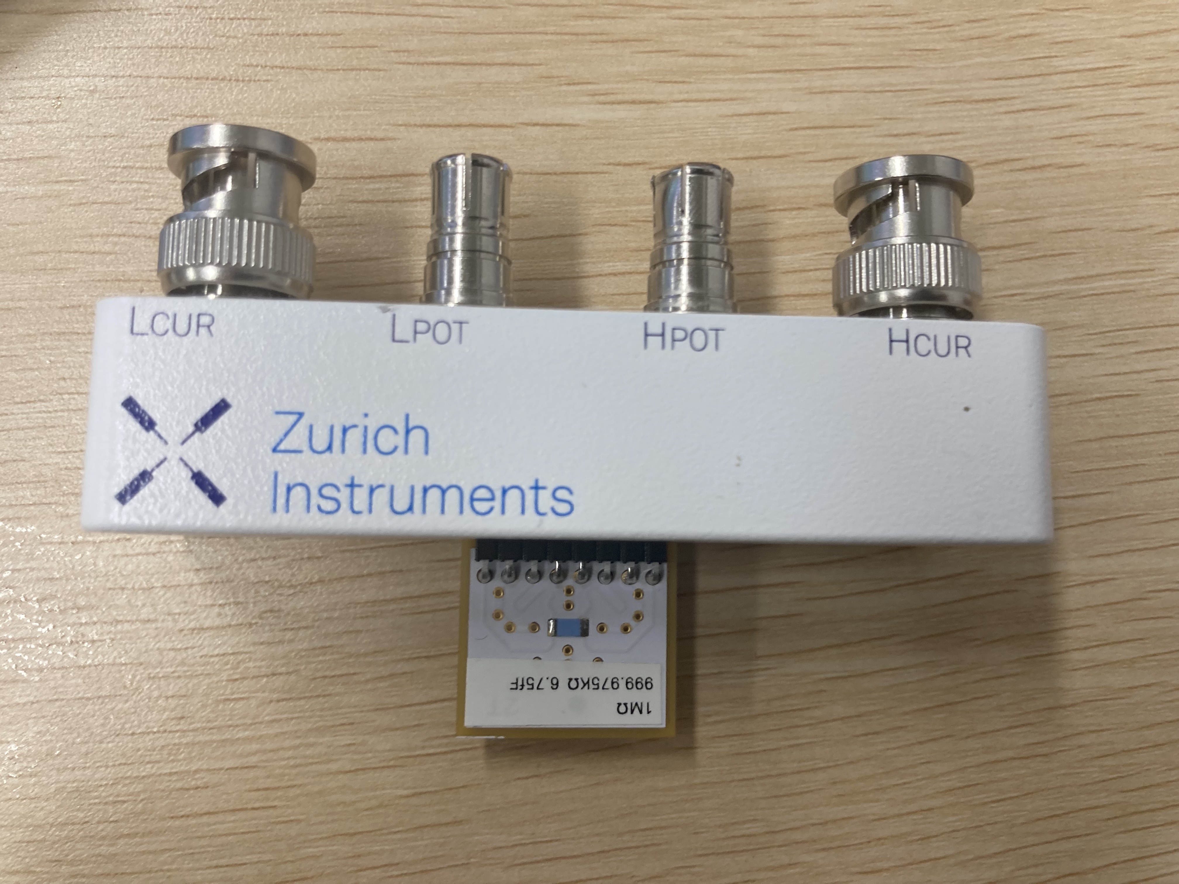 利用锁相放大器和MFITF夹具测量电阻的热噪声电压